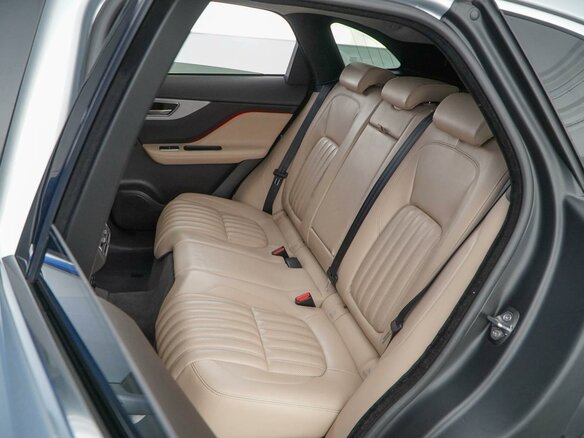 2017 Jaguar F-Pace I, серый, 3399077 рублей - вид 8
