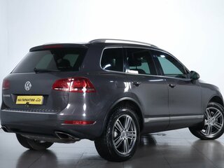 2011 Volkswagen Touareg II, серый, 1699000 рублей, вид 4