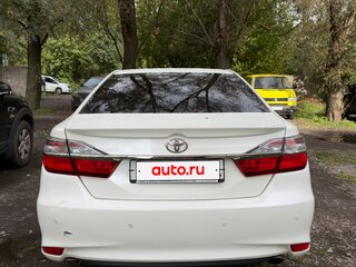 2015 Toyota Camry VII (XV50) Рестайлинг, белый, 1900000 рублей, вид 3