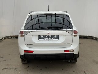 2013 Mitsubishi Outlander III, белый, 1420000 рублей, вид 4