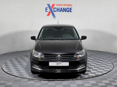 2015 Volkswagen Polo V Рестайлинг, чёрный, 877000 рублей, вид 2