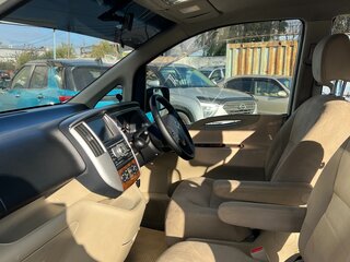 2008 Nissan Serena III (C25), белый, 999998 рублей, вид 4