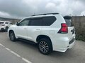 2021 Toyota Land Cruiser Prado 150 Series Рестайлинг 3, белый, 5700000 рублей - вид 4