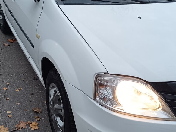 2013 Renault Logan I Рестайлинг, белый, 360000 рублей - вид 1