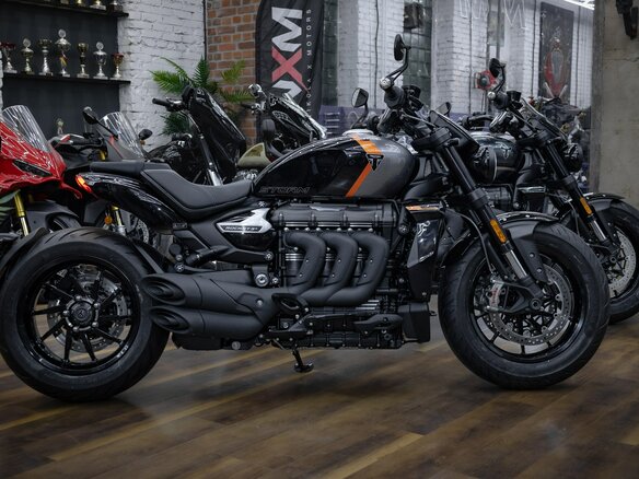 2026 Triumph Rocket 3, чёрный, 3390000 рублей - вид 8