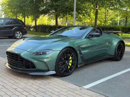 2023 Aston Martin V12 Vantage II, зелёный, 30000000 рублей, вид 2