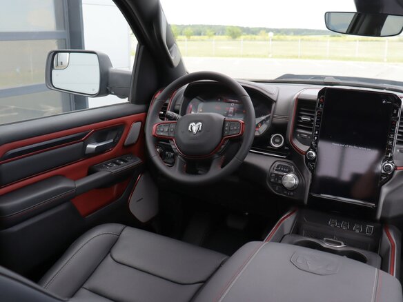 2026 Ram 1500 Quad Cab V Рестайлинг, серый, 10190000 рублей - вид 25