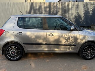 2011 Skoda Fabia II Рестайлинг, серый, 600000 рублей, вид 5