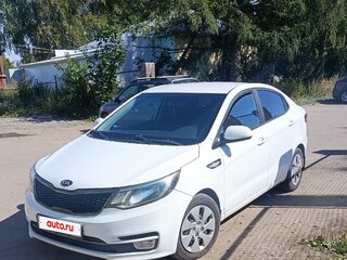 2016 Kia Rio III Рестайлинг, белый, 860000 рублей, вид 4