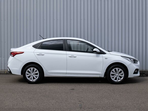 2019 Hyundai Solaris II, белый, 1415000 рублей - вид 4