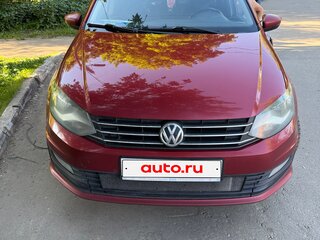 2016 Volkswagen Polo V Рестайлинг, красный, 850000 рублей, вид 2