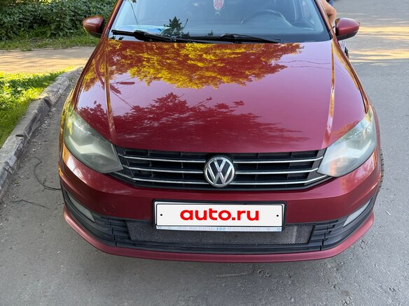 2016 Volkswagen Polo V Рестайлинг, красный, 850000 рублей - вид 1
