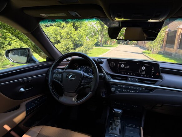 2021 Lexus ES 300h VII Рестайлинг, серый, 4150000 рублей - вид 18