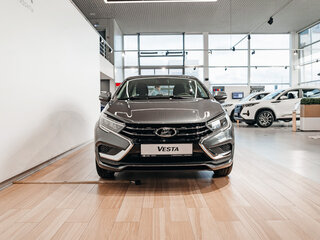 2026 Lada (ВАЗ) Vesta I Рестайлинг (NG), серый, 1601000 рублей, вид 2