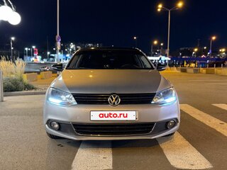 2013 Volkswagen Jetta VI, серебристый, 929000 рублей, вид 2
