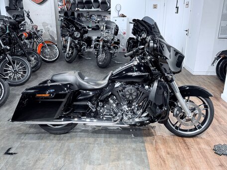 2014 Harley-Davidson Street Glide, чёрный, 1499000 рублей, вид 3