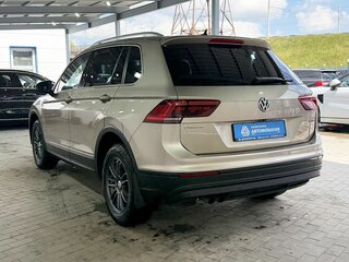 2017 Volkswagen Tiguan II, золотистый, 2075000 рублей, вид 3