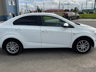 2013 Chevrolet Aveo II, белый, 420000 рублей, вид 4