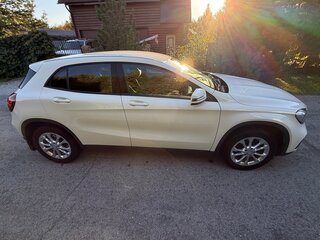2017 Mercedes-Benz GLA 200 I (X156), белый, 1500000 рублей, вид 3
