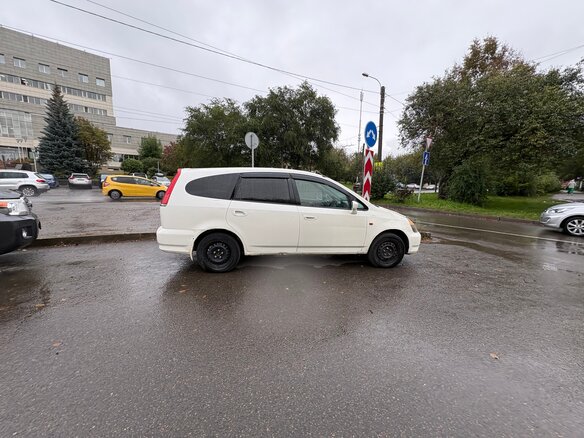 2002 Honda Stream I, белый, 310000 рублей - вид 1