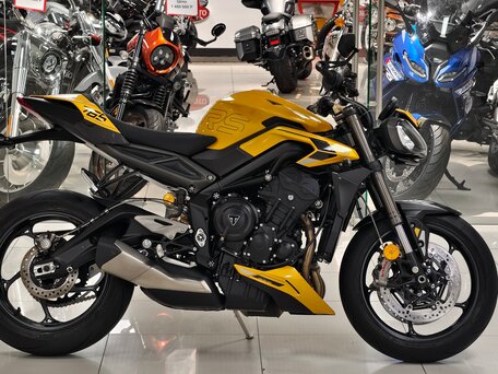 2025 Triumph Street Triple, жёлтый, 1550000 рублей, вид 2