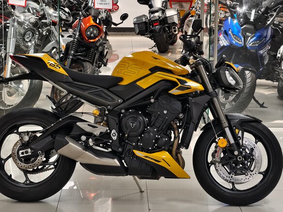 2025 Triumph Street Triple, жёлтый - вид 1