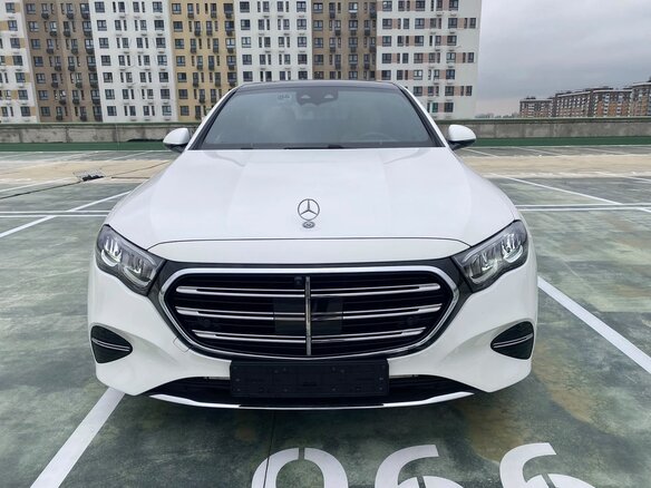 2025 Mercedes-Benz E-Класс 220 d VI (W214, S214), белый, 7560000 рублей - вид 1