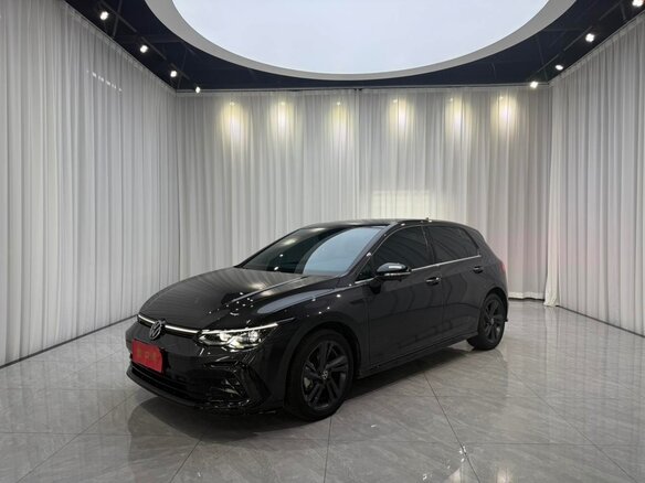 2023 Volkswagen Golf VIII, чёрный, 1650000 рублей