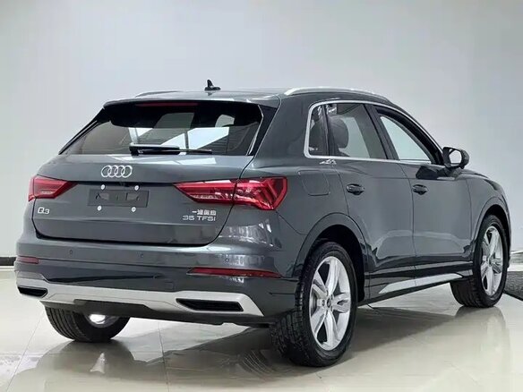 2022 Audi Q3 35 TFSI II (F3), серебристый, 2975000 рублей - вид 3