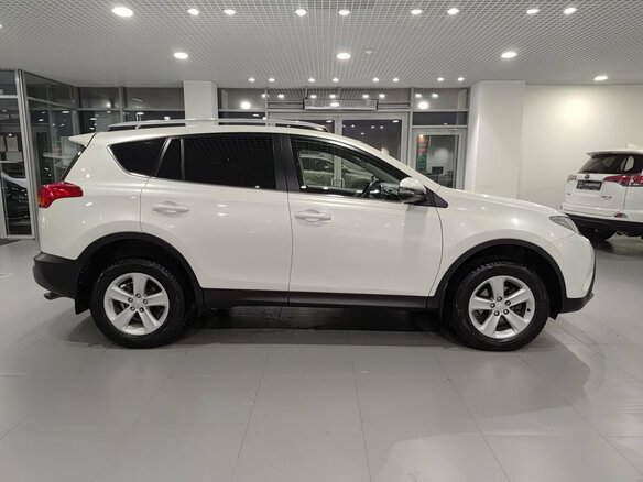 2013 Toyota RAV4 IV (XA40), белый - вид 3