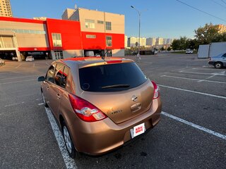 2010 Nissan Tiida I Рестайлинг, коричневый, 800000 рублей, вид 4