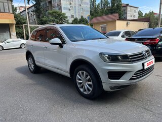 2015 Volkswagen Touareg II Рестайлинг, белый, 2650000 рублей, вид 3