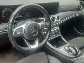 2018 Mercedes-Benz E-Класс 200 V (W213, S213, C238), чёрный, 3900000 рублей, вид 3