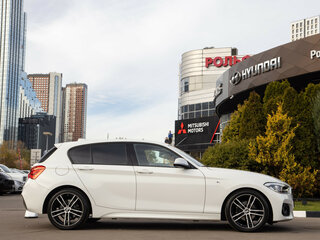 2019 BMW 1 серии 118i II (F20/F21) Рестайлинг 2, белый, 2358000 рублей, вид 3