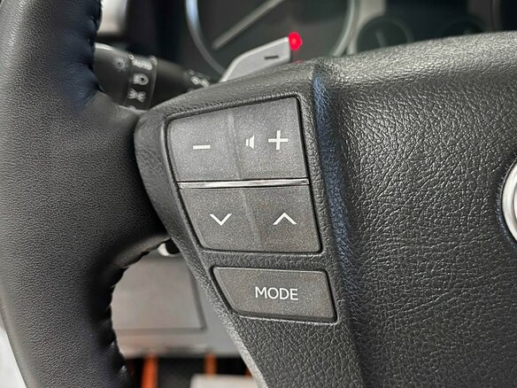 2012 Lexus LX 570 III Рестайлинг, белый, 4190000 рублей - вид 17