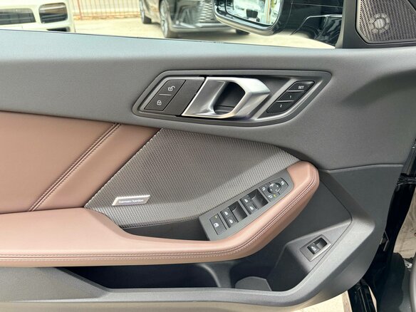 2025 BMW 1 серии 120i IV (F70), чёрный, 4990000 рублей - вид 18