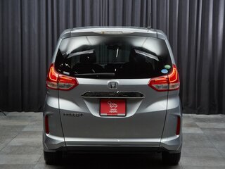 2018 Honda Freed II, серебристый, 1379000 рублей, вид 5
