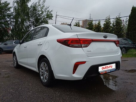 2018 Kia Rio IV, белый, 1056000 рублей, вид 4