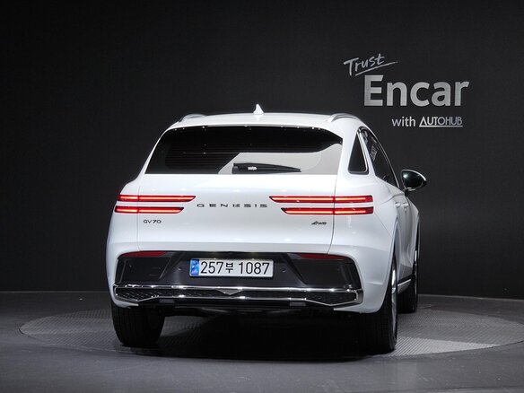 2025 Genesis GV70 I Рестайлинг, белый, 7476000 рублей - вид 3