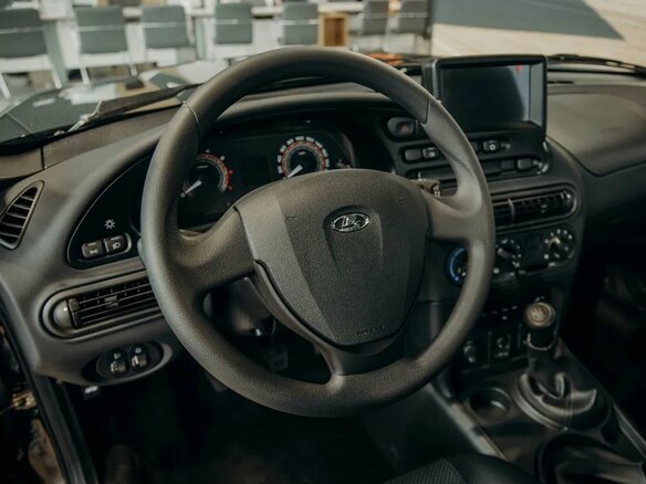 2026 Lada (ВАЗ) Niva Travel I Рестайлинг, чёрный, 1717000 рублей - вид 2