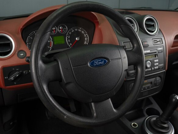 2006 Ford Fiesta Mk5, красный - вид 12