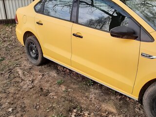 2018 Volkswagen Polo V Рестайлинг, жёлтый, 800000 рублей, вид 2