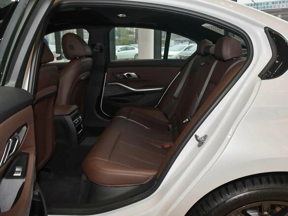 2025 BMW 3 серии 330i VII (G2x) Рестайлинг 2, серебристый, 5668000 рублей - вид 25