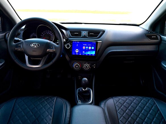 2013 Kia Rio 5-speed III, синий, 900000 рублей - вид 17