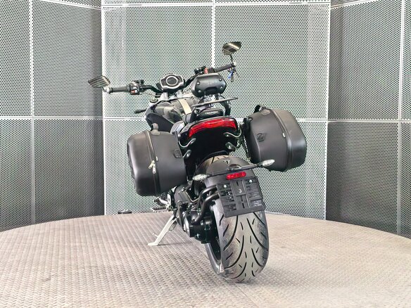 2022 Triumph Rocket III, чёрный, 1999000 рублей - вид 6
