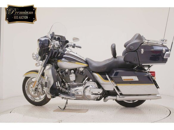 2011 Harley-Davidson Electra Glide, серебристый, 1440000 рублей - вид 3