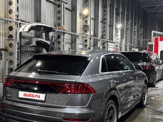 2019 Audi Q8 55 TFSI I (4M), серый, 5300000 рублей, вид 4