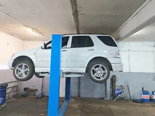 1999 Mercedes-Benz M-Класс 430 I (W163), белый, 800000 рублей, вид 3