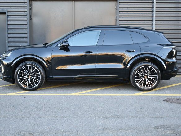 2026 Porsche Cayenne Electric IV, чёрный, 25190000 рублей - вид 4