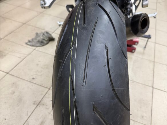 2021 Triumph Speed Triple, серебристый, 1750000 рублей - вид 4